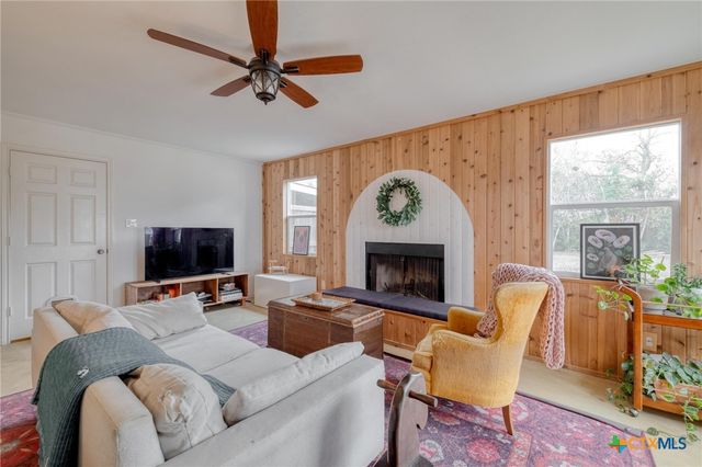 1233 Orange Street, Lockhart, TX 78644