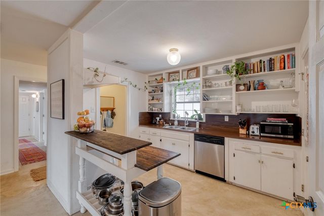 1233 Orange Street, Lockhart, TX 78644