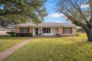 922 S Avenue M, Clifton, TX 76634