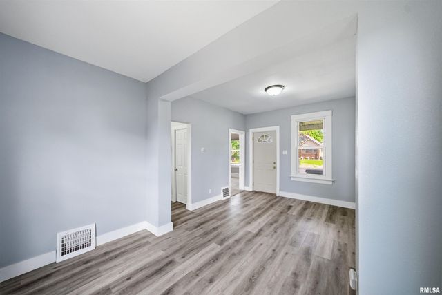 410 E FORREST HILL Avenue, Peoria, IL 61603