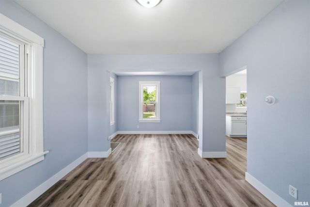 410 E FORREST HILL Avenue, Peoria, IL 61603