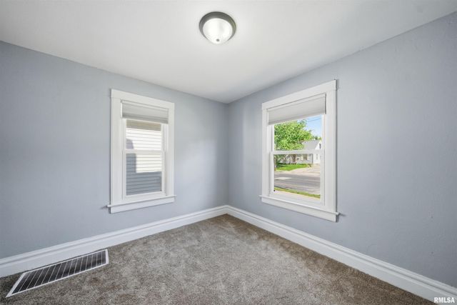 410 E FORREST HILL Avenue, Peoria, IL 61603