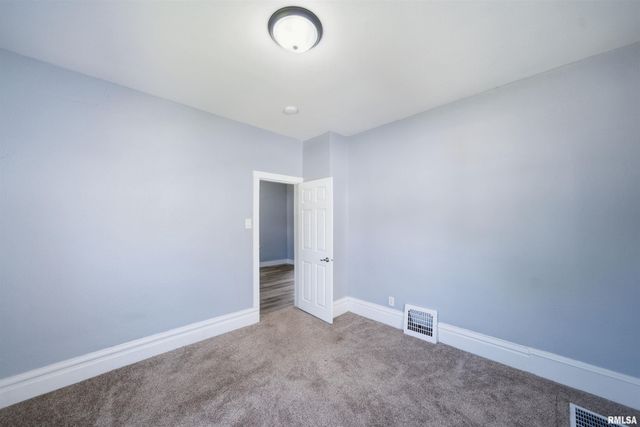 410 E FORREST HILL Avenue, Peoria, IL 61603