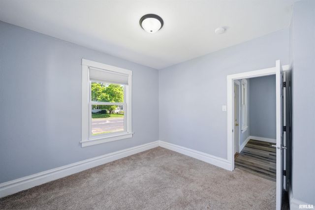 410 E FORREST HILL Avenue, Peoria, IL 61603