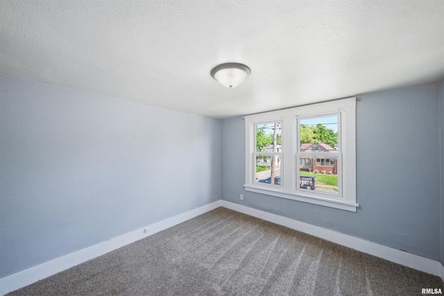 410 E FORREST HILL Avenue, Peoria, IL 61603