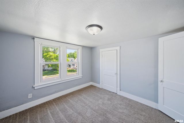 410 E FORREST HILL Avenue, Peoria, IL 61603