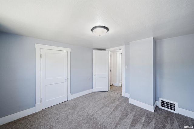 410 E FORREST HILL Avenue, Peoria, IL 61603