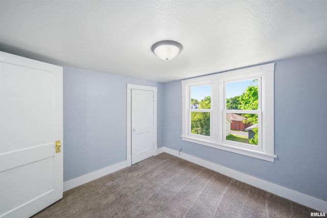 410 E FORREST HILL Avenue, Peoria, IL 61603