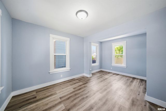 410 E FORREST HILL Avenue, Peoria, IL 61603