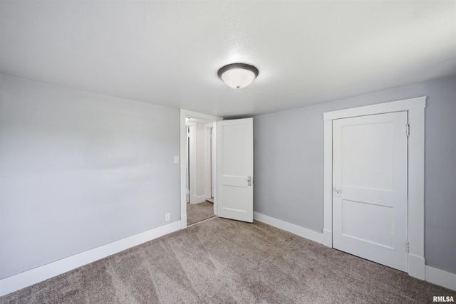 410 E FORREST HILL Avenue, Peoria, IL 61603