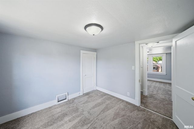410 E FORREST HILL Avenue, Peoria, IL 61603
