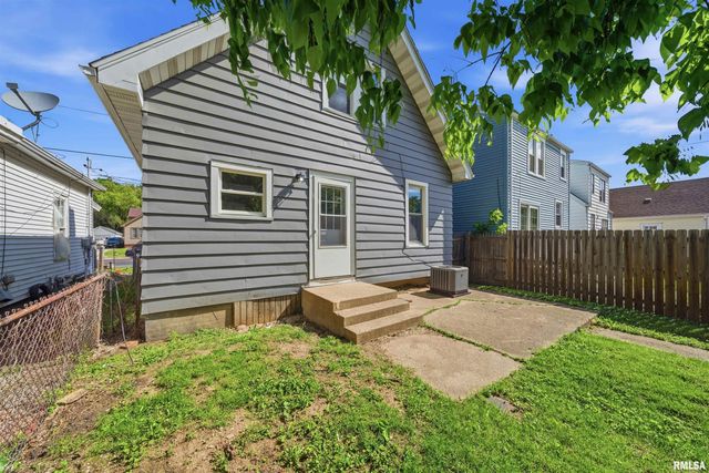 410 E FORREST HILL Avenue, Peoria, IL 61603
