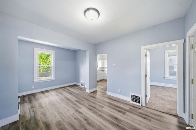 410 E FORREST HILL Avenue, Peoria, IL 61603