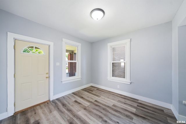 410 E FORREST HILL Avenue, Peoria, IL 61603