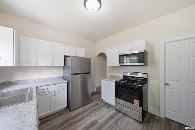 410 E FORREST HILL Avenue, Peoria, IL 61603