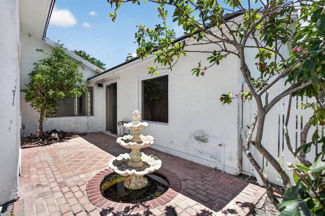 8725 Banyan Court, Tamarac, FL 33321