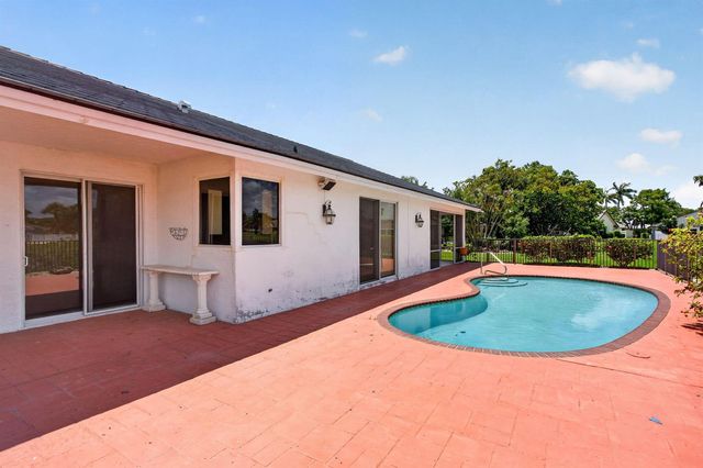 8725 Banyan Court, Tamarac, FL 33321