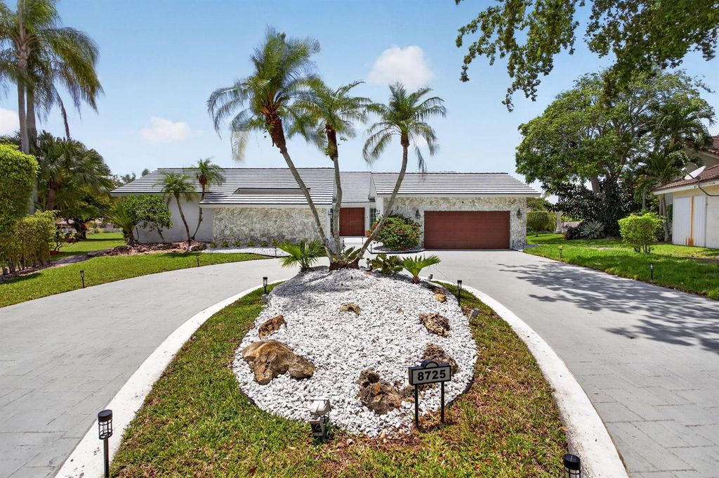 8725 Banyan Court, Tamarac, FL 33321