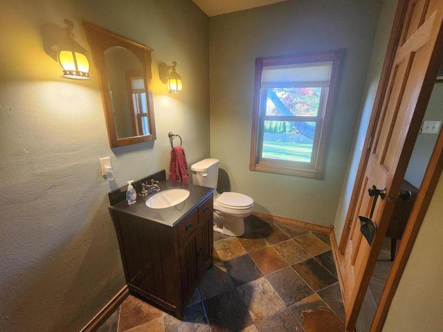 2408 S Teut ROAD, Burlington, WI 53105