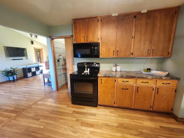 2408 S Teut ROAD, Burlington, WI 53105