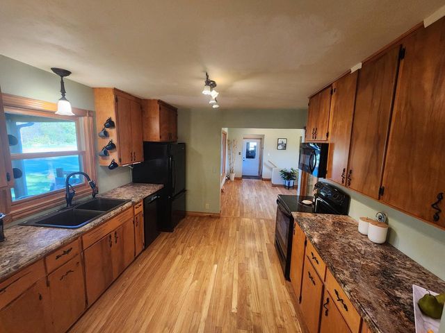 2408 S Teut ROAD, Burlington, WI 53105