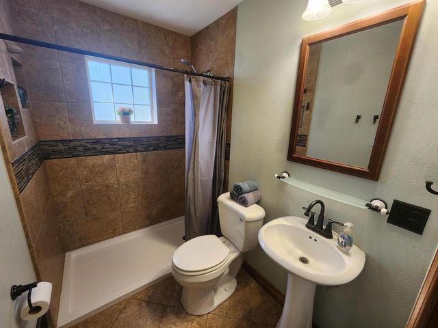 2408 S Teut ROAD, Burlington, WI 53105