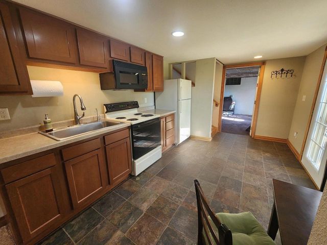 2408 S Teut ROAD, Burlington, WI 53105