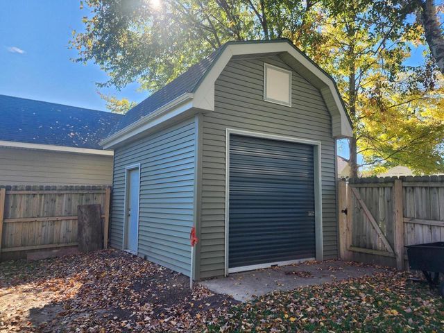 2408 S Teut ROAD, Burlington, WI 53105