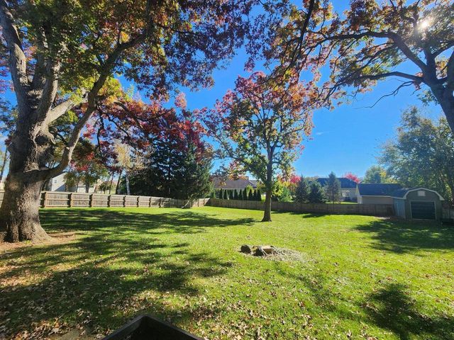 2408 S Teut ROAD, Burlington, WI 53105