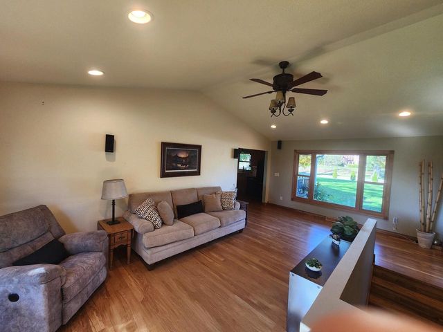 2408 S Teut ROAD, Burlington, WI 53105