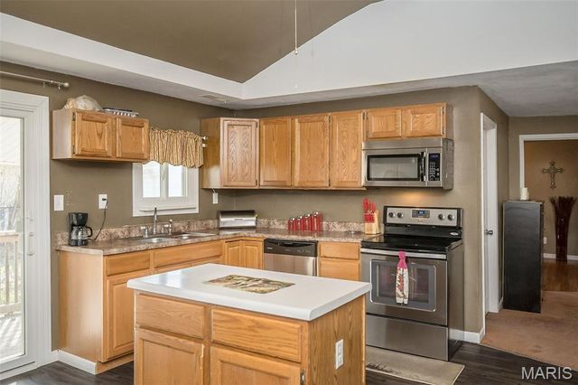 304 Indiana Avenue, South Roxana, IL 62087