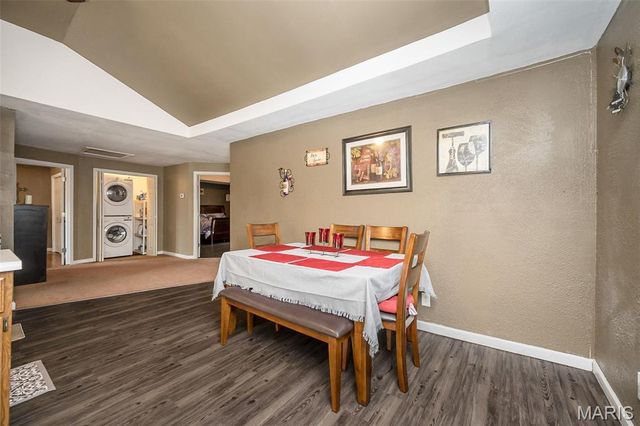 304 Indiana Avenue, South Roxana, IL 62087