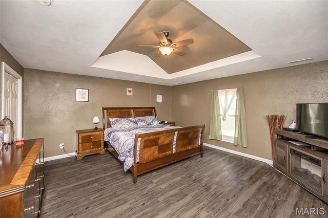 304 Indiana Avenue, South Roxana, IL 62087