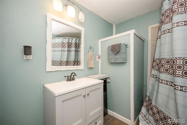 304 Indiana Avenue, South Roxana, IL 62087