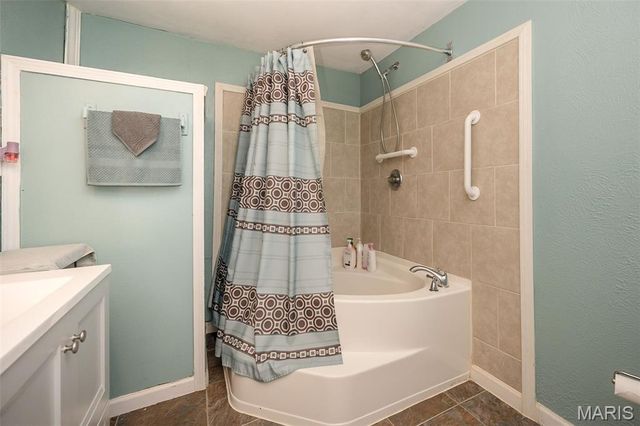 304 Indiana Avenue, South Roxana, IL 62087