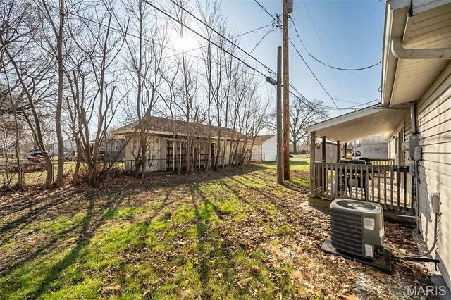 304 Indiana Avenue, South Roxana, IL 62087