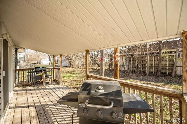 304 Indiana Avenue, South Roxana, IL 62087