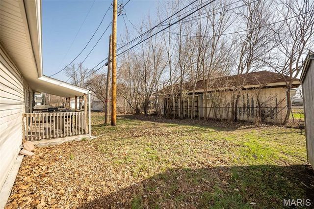 304 Indiana Avenue, South Roxana, IL 62087