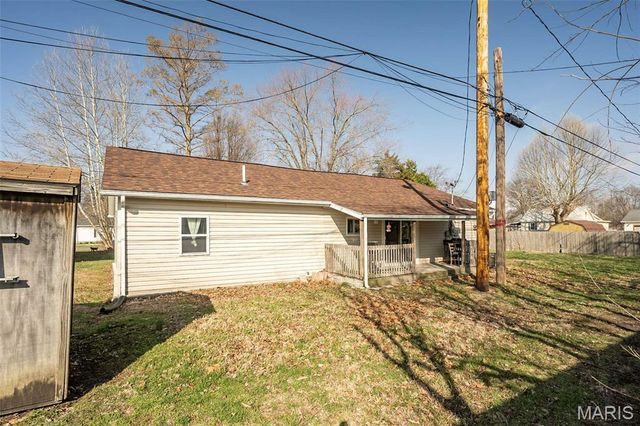 304 Indiana Avenue, South Roxana, IL 62087