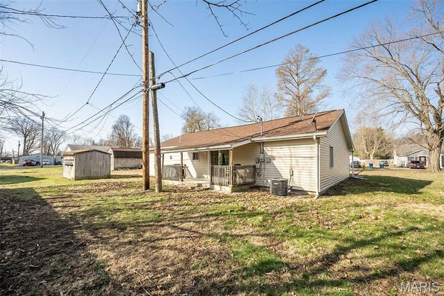 304 Indiana Avenue, South Roxana, IL 62087