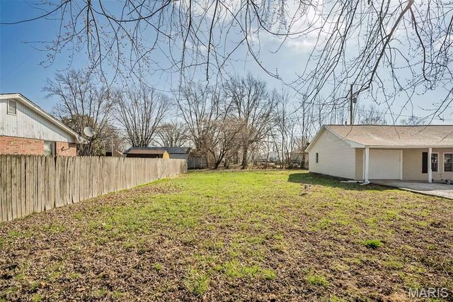 304 Indiana Avenue, South Roxana, IL 62087