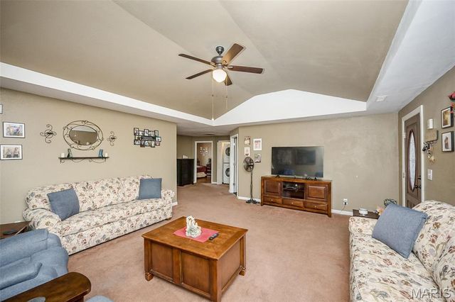 304 Indiana Avenue, South Roxana, IL 62087