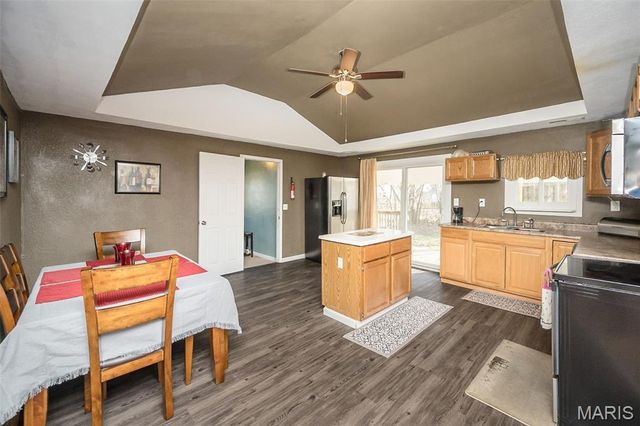 304 Indiana Avenue, South Roxana, IL 62087