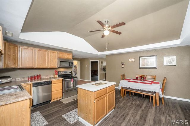 304 Indiana Avenue, South Roxana, IL 62087