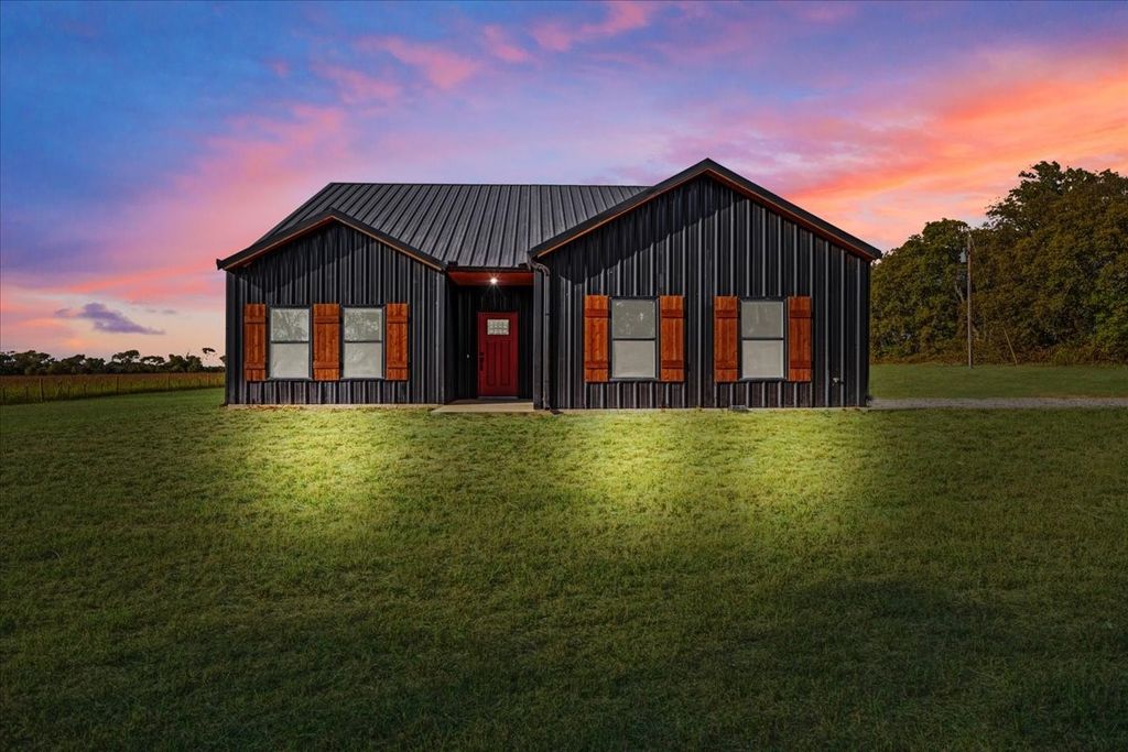 968 CR 4040, Ector, TX 75439