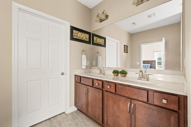 591 Oakvale Ln, Mount Juliet, TN 37122