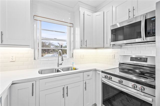 57 Woodland Drive 101, Vero Beach, FL 32962