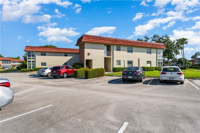 57 Woodland Drive 101, Vero Beach, FL 32962