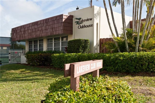 57 Woodland Drive 101, Vero Beach, FL 32962