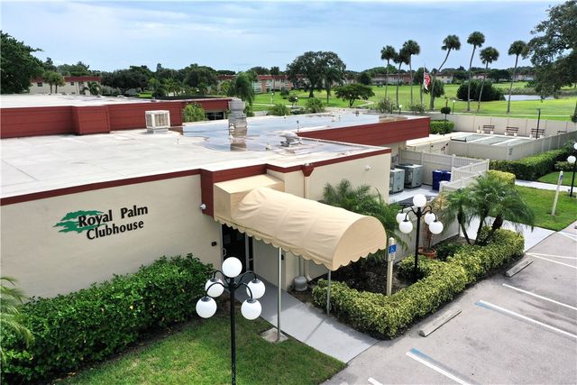 57 Woodland Drive 101, Vero Beach, FL 32962